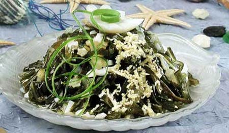 Салат с морепродуктами и морской капустой