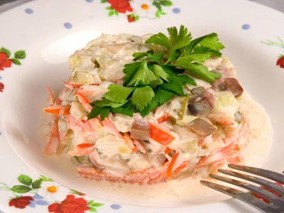 русский салат с селедкой