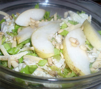 Салат с грушей и кедровыми орешками