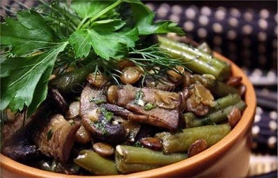 Салат с шампиньонами и зеленой фасолью