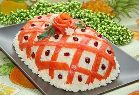 Праздничный салат «Принцесса» с красной рыбой