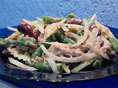 Салат с лапшой и тунцом