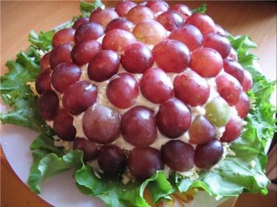 Салат с красным виноградом тиффани