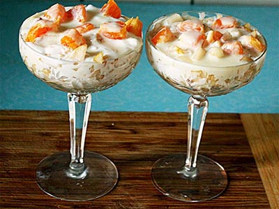 Салат с мороженным и печеньем