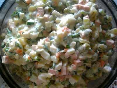 Самый популярный салат с вареной колбасой